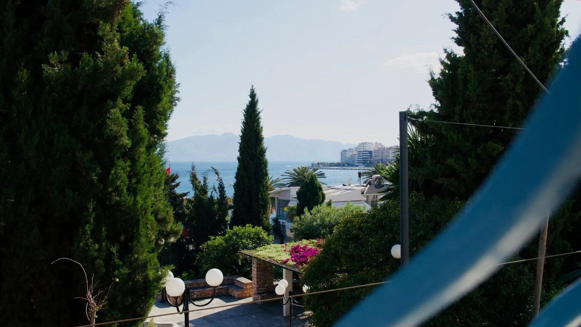 Central Sea View Apartment Sarandë